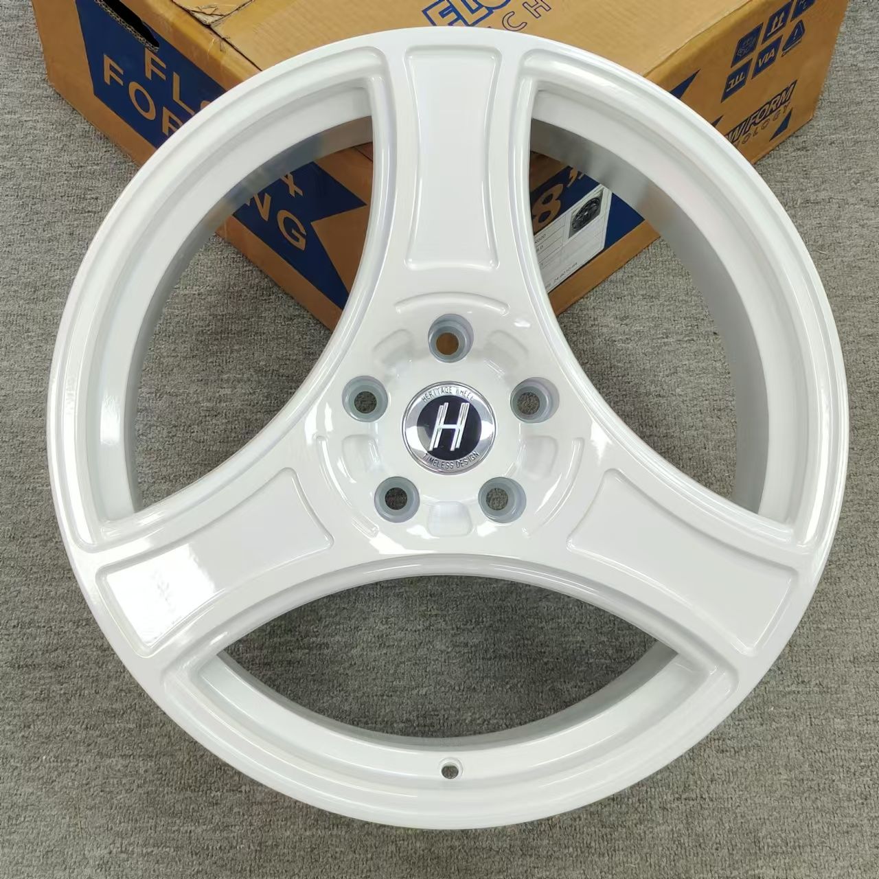 DX380 alloy wheel