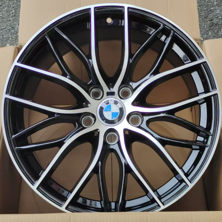 L389 Gloss Black Painted alloy wheel