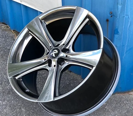 DM692 High Gloss Black / High Gloss Silver / Piano Black alloy wheel